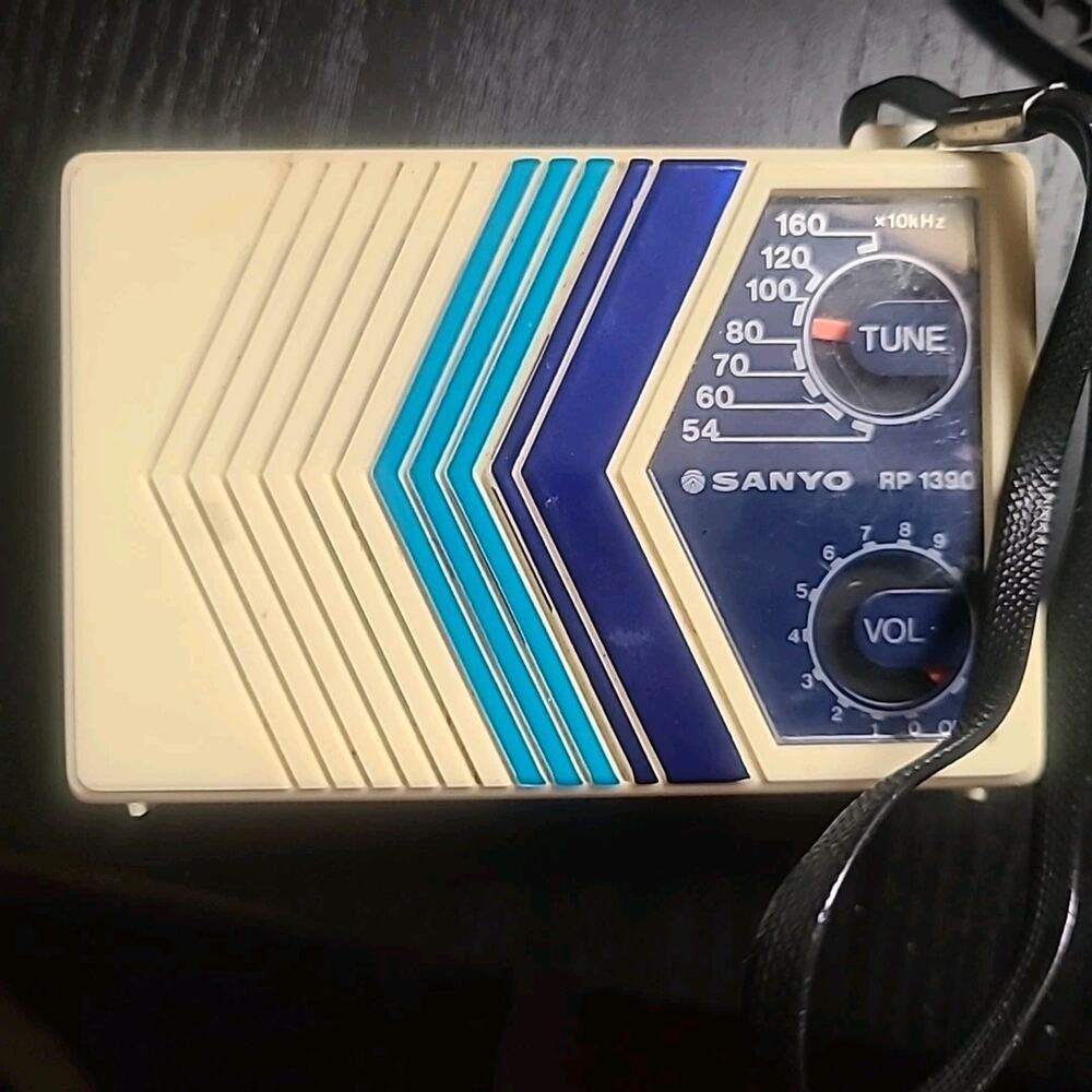 Vintage SANYO RP 1390 AM Portable Pocket Transistor Radio 10.3x7cm Working